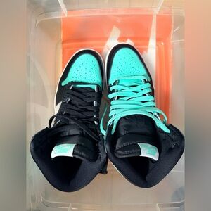 Air Jordan 1 Retro High OG Green Glow men’s size 7.